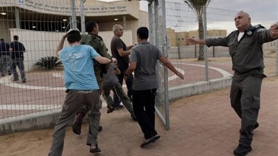 نصف مليون إسرائيلي يختبئون في الملاجئ من صواريخ حزب الله