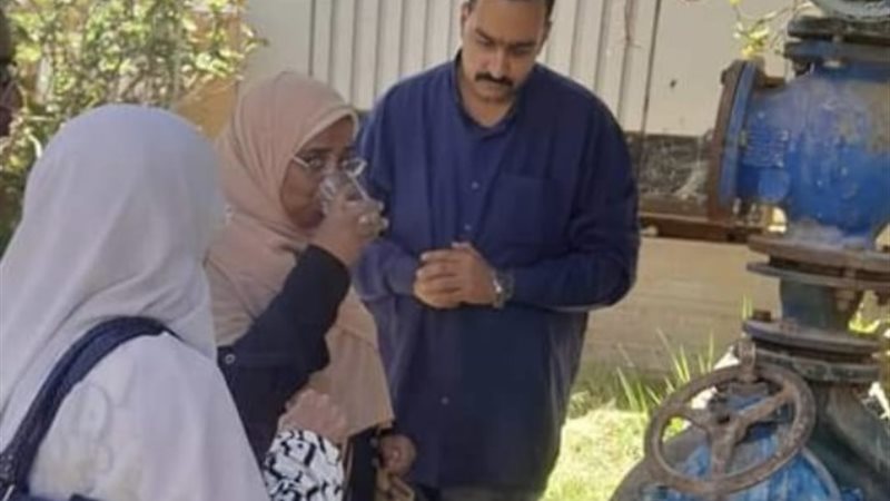 فحص مياه الشرب فى أسوان