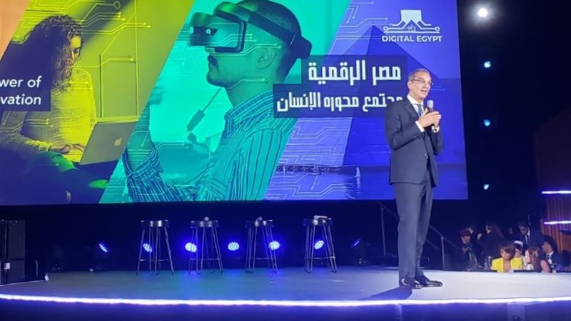 عمرو طلعت وزير الاتصالات وتكنولوجيا المعلومات