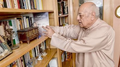ذكرى ميلاده الـ84، حكاية تغيير سيد حجاب كلمات تتر «المال والبنون»