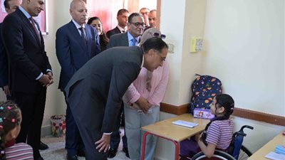 رئيس الوزراء يزور فصول رياض الأطفال بمدرسة السلام الرسمية المتميزة للغات