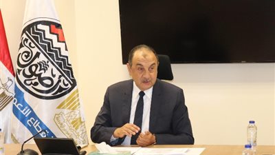 ‎وزير قطاع الأعمال يعقد اجتماعه الدوري مع رؤساء الشركات القابضة