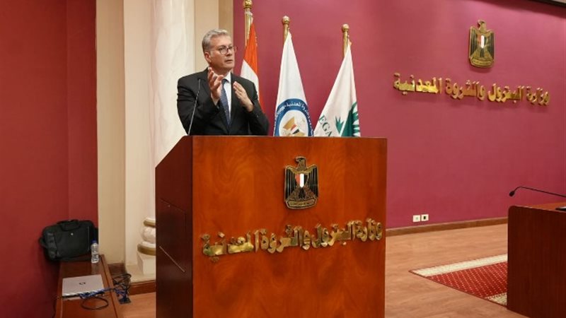 كريم بدوي وزير البترول