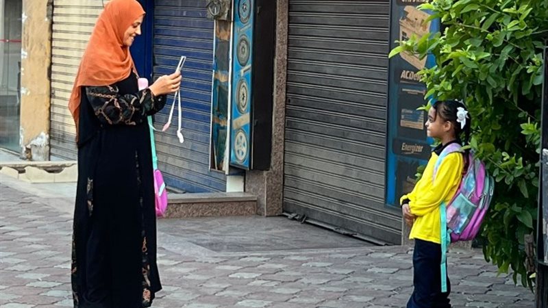 أولياء الأمور يرافقون أبنائهم