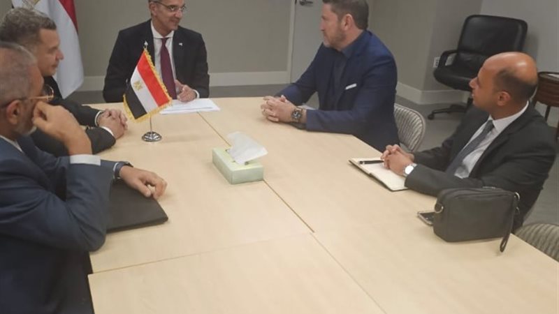 صورة خلال الإجتماع