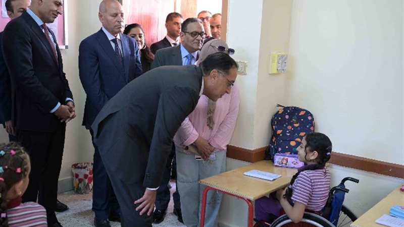 تفقد رئيس مجلس الوزراء أحد فصول مرحلة رياض الأطفال KG1