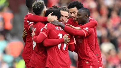 خطأ كارثي من مدافع ليفربول، كونساه يسجل هدفا بالخطأ في مرماه (فيديو)