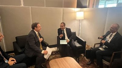 وزير الخارجية والهجرة يلتقي بمدير برنامج الأمم المتحدة الإنمائي