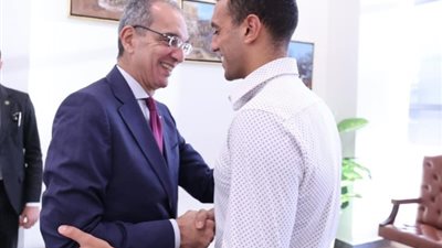 بحضور وزير الرياضة، الاتصالات تُكرم أحمد الجندي لحصوله على ذهبية الأولمبياد