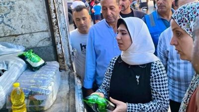 نائب محافظ دمياط تشهد توزيع مواد غذائية للأسر الأولى بالرعاية بميت أبو غالب