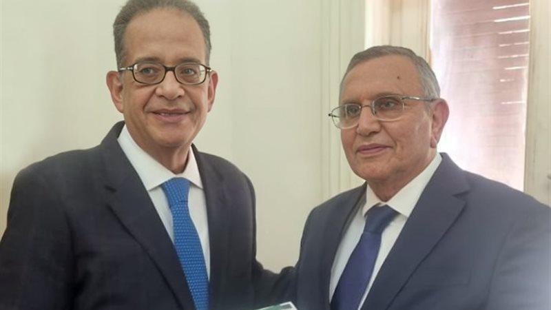 النائب طارق عبدالعزيز