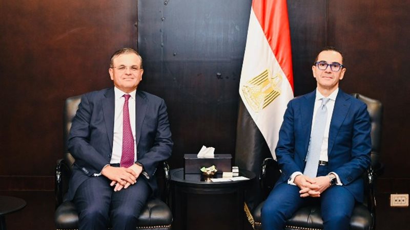 المهندس حسن الخطيب، وزير الاستثمار والتجارة الخارجية أثناء 