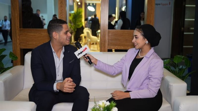عماد الجميلي، مدير مبيعات شركة ديار مصر مع محررة الجمهور