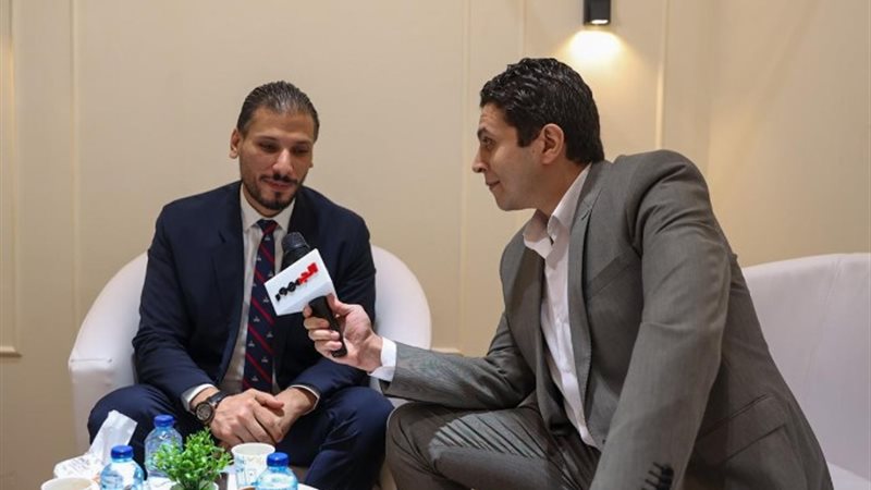 الزميل عبد الرحمن المصري محرر موقع الجمهور مع رئيس شركة الر