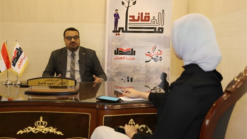 النائب أحمد القناوي مع محررة الجمهور