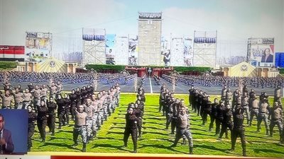 الرئيس السيسي يشاهد فيلما تسجيليا يستعرض مهارات الشرطة في القبض على تجار المخدرات