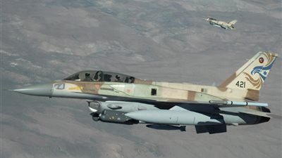الاحتلال الإسرائيلي يكثف الغارات الجوية والمدفعية على جنوب لبنان