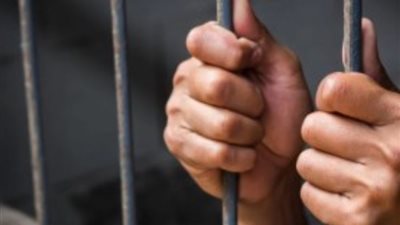 إصابة بائع بطعنه في الظهر على يد نجل شقيقه بسوهاج