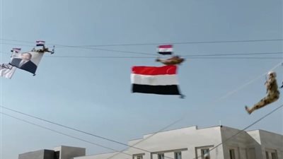 سماء الأكاديمية العسكرية تتزين بالعلم المصري خلال عرض الهليكوبتر
