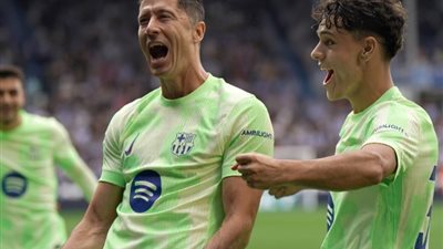 بهاتريك ليفاندوفسكي، برشلونة ينهي الشوط الأول متفوقاً علي ديبورتيفو ألافيس