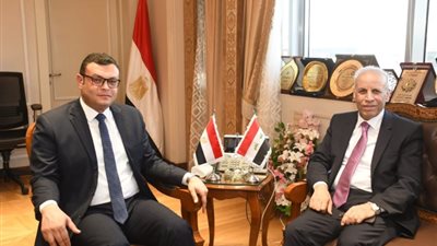 وزير الإسكان يبحث مع السفير العراقي نقل التجربة العمرانية المصرية لبلاده