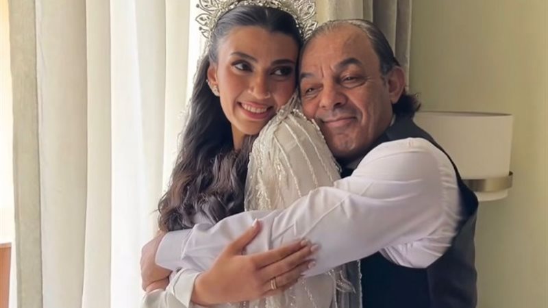 علاء مرسي وابنتة