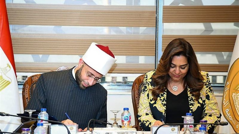 وزيرا الأوقاف والتنمية المحلية