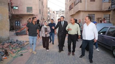 محافظ دمياط يتابع أعمال رصف منطقة الشهداء ضمن تطوير المناطق غير المخططة