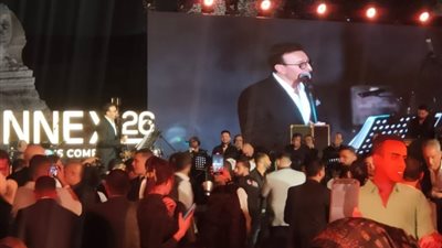 صابر الرباعي يشكر مصر بعد تحقيق حلمه بالغناء على سفح الأهرامات