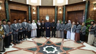 شيخ الأزهر يستقبل الرئيس العام لمسجد الاستقلال بإندونيسيا رفقة وفد طلاب برنامج «إعداد كوادر العلماء»