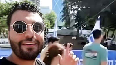 «ماتسمعونا حسكم»، شاب مصرى يحتفل بنصر أكتوبر فى قلب إسرائيل (فيديو)