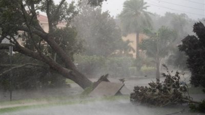 إعصار ميلتون المدمر يصل اليابسة في ولاية فلوريدا