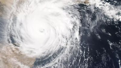 رغم القوة التدميرية لإعصار ميلتون، عائلات أمريكية تفضل البقاء في منازلها