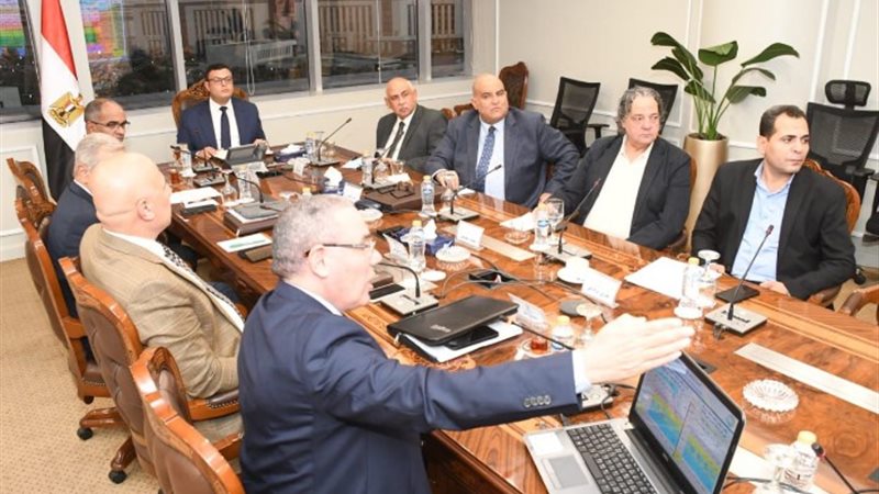 جانب من اجتماع وزارة الإسكان