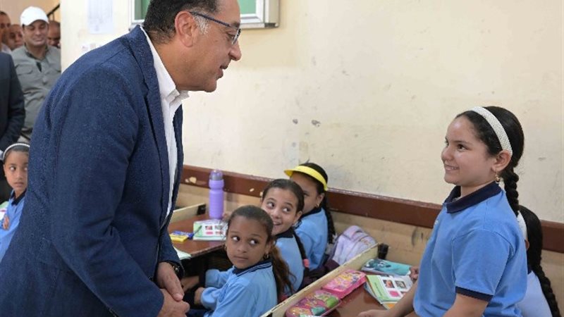 رئيس الوزراء خلال الجولة