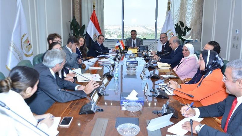 وزير التموين والسفير الفرنسي بمصر