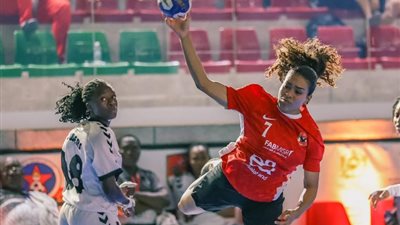 سيدات يد الأهلي تتألقن بالفوز على فلاورز البنيني 33-20 في بطولة إفريقيا