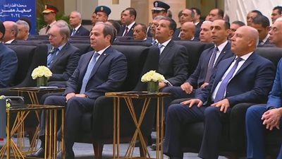 عاجل، الرئيس السيسي يصل محطة قطارات صعيد مصر «بشتيل»
