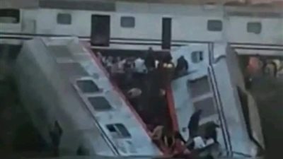 فريق النيابة العامة ينتقل إلى موقع حادث قطاري المنيا لإجراء المعاينة