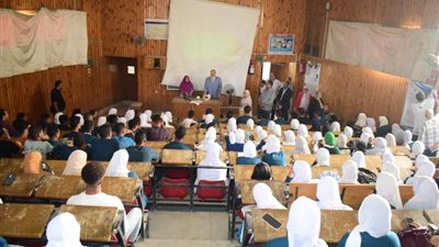 جولة مفاجئة لرئيس جامعة سوهاج لمتابعة سير العملية التعليمية (صور)
