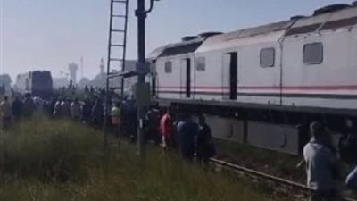 حالة وفاة وحيدة وتحسن وخروج 19 مصابًا في حادث تصادم قطاري المنيا