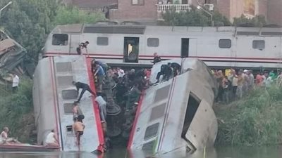 آخر مستجدات حادث قطاري المنيا، إنقاذ 20 شخصًا والبحث جارٍ عن 3 آخرين