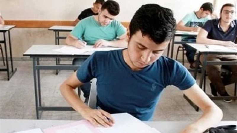 طلاب الصف الأول والثاني الثانوي