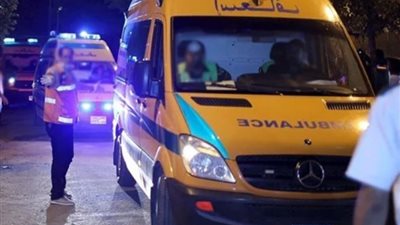 مصرع شخص وإصابة 4 آخرين في حادث انقلاب تروسيكل في البحيرة