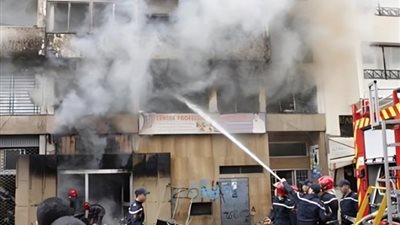 النيابة تنتدب الأدلة الجنائية لمعاينة موقع حريق عقار الموسكى