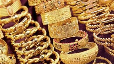 سعر الذهب في بداية تعاملات اليوم الإثنين، اعرف زاد ولا قل