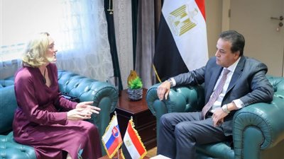 وزير الصحة يبحث سبل التوسع فى إنشاء مراكز الاستشفاء مع سفيرة سلوفاكيا