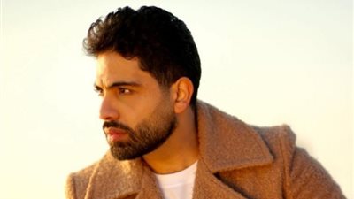 بعد صراع مع المرض، المطرب أحمد فريد يعلن وفاة والدته