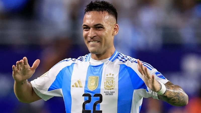 لاوتارو مارتينيز لاعب منتخب الأرجنتين