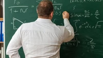 قرارات جديدة من «التعليم» بشأن صرف مكافأة المعلمين على الحصص الزائدة